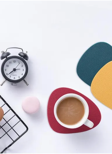 10Pcs Set Water Drop-shaped Desktop Cup Silicone Mat Dining Table Heat Insulation Pad (L12.5 x W11 x H0.11)cm - Red