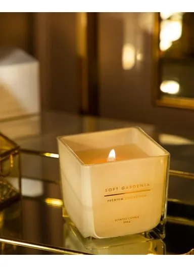 Soft Gardenia Scented Candle 200 Gr
