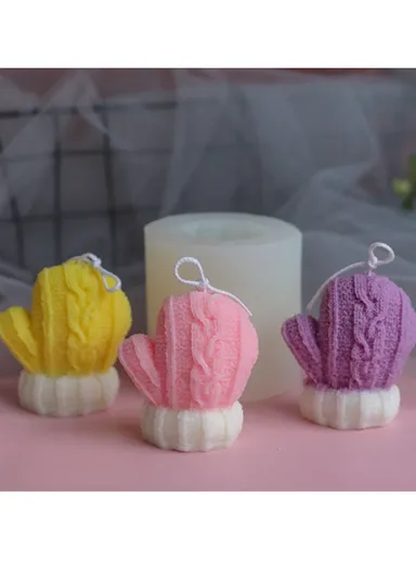 Cute Scented Glove Shape Candle For Relaxation &amp; Home Decoration (L3 x W6 x H7)cm - White / Yellow
