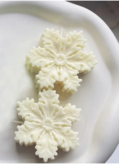 Decorative Scented Snow Candle For Relaxation (L6 x W6 x H2.5)cm - Purple