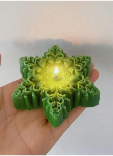 Decorative Scented Snow Candle For Relaxation (L8.5 x W8.5 x H2)cm - Green