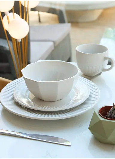 16 Pcs/Set Chip Resistant &amp; Scratch Resistant Ultra Chic Dinnerware Service for 4, Microwave &amp; Dishwasher Safe, Durable Everyday Dining Set - White