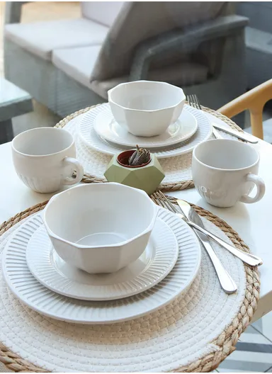 16 Pcs/Set Chip Resistant &amp; Scratch Resistant Ultra Chic Dinnerware Service for 4, Microwave &amp; Dishwasher Safe, Durable Everyday Dining Set - White