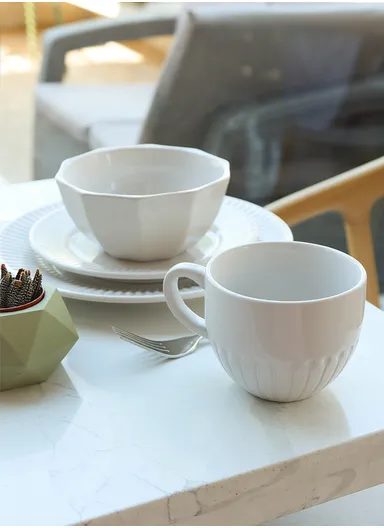 16 Pcs/Set Chip Resistant &amp; Scratch Resistant Ultra Chic Dinnerware Service for 4, Microwave &amp; Dishwasher Safe, Durable Everyday Dining Set - White