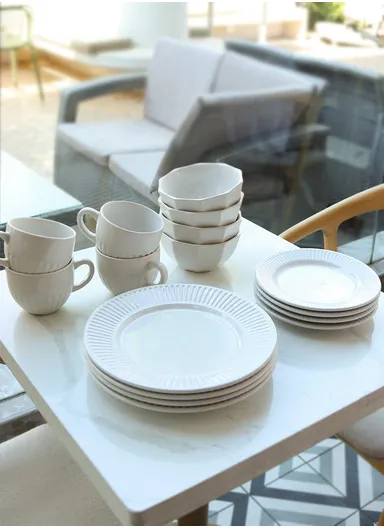 16 Pcs/Set Chip Resistant &amp; Scratch Resistant Ultra Chic Dinnerware Service for 4, Microwave &amp; Dishwasher Safe, Durable Everyday Dining Set - White