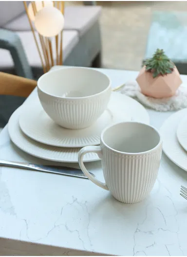 16 Pcs/Set Chip Resistant &amp; Scratch Resistant Ultra Chic Dinnerware Service for 4, Microwave &amp; Dishwasher Safe, Durable Everyday Dining Set - Off White