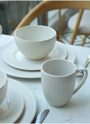 16 Pcs/Set Chip Resistant &amp; Scratch Resistant Ultra Chic Dinnerware Service for 4, Microwave &amp; Dishwasher Safe, Durable Everyday Dining Set - Off White