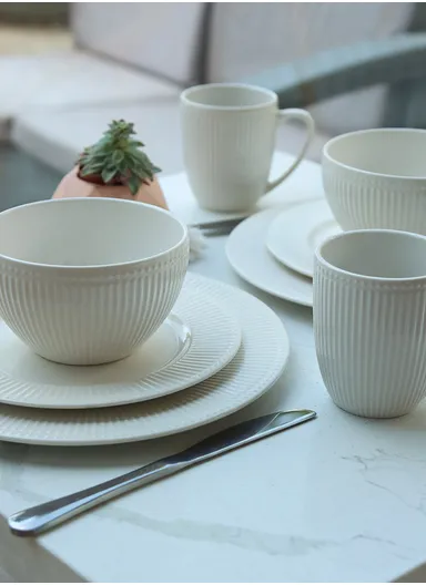 16 Pcs/Set Chip Resistant &amp; Scratch Resistant Ultra Chic Dinnerware Service for 4, Microwave &amp; Dishwasher Safe, Durable Everyday Dining Set - Off White