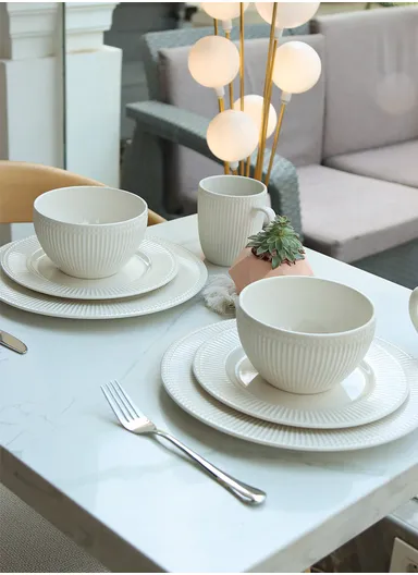 16 Pcs/Set Chip Resistant &amp; Scratch Resistant Ultra Chic Dinnerware Service for 4, Microwave &amp; Dishwasher Safe, Durable Everyday Dining Set - Off White