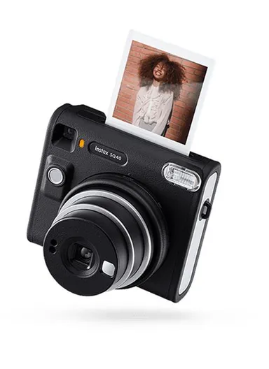Instant Camera Stylish Textured Design, Automatic Exposure, Selfie Lens &amp; Mirror FUJLSINSTAXSQ40BLK