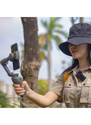 Mini Wireless Lavalier Microphone Video Recording Lapel Clip Mic with Charging Case BY-XM6-K1