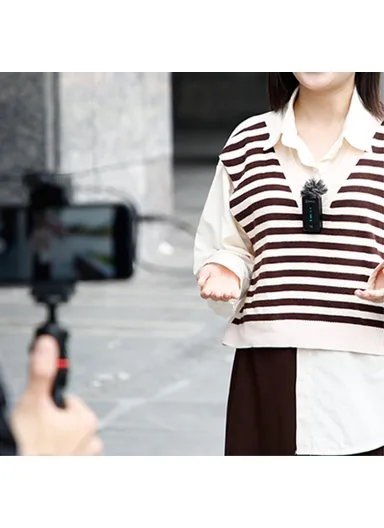 Mini Wireless Lavalier Microphone Video Recording Lapel Clip Mic with Charging Case BY-XM6-K1