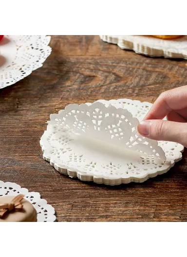 140Pcs 14cm Disposable Food Doilies Round Flower Bottom Paper Lace Liners Oil Absorbing Cake Pad (BPA Free, FDA Certified)