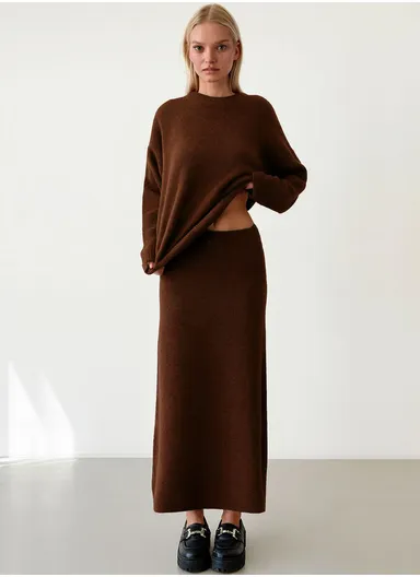 Women’s One Size Knit Sweater &amp; High-Waist Maxi Skirt Set 4972 – Brown
