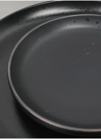 18-Pieces Modern Matte Black Round Stoneware Dinnerware Set
