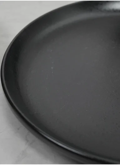 18-Pieces Modern Matte Black Round Stoneware Dinnerware Set