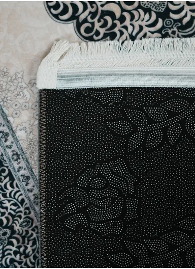 90x220cm Classic Medallion Carpet with Elegant Fringe Design